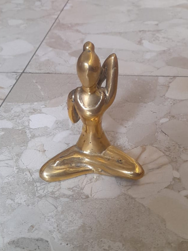 BYS Seated GomuKhasana Hands