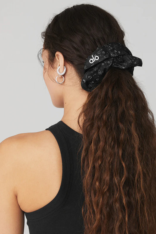 Alo Yoga Bandana Kebesaran Scrunchie - Hitam