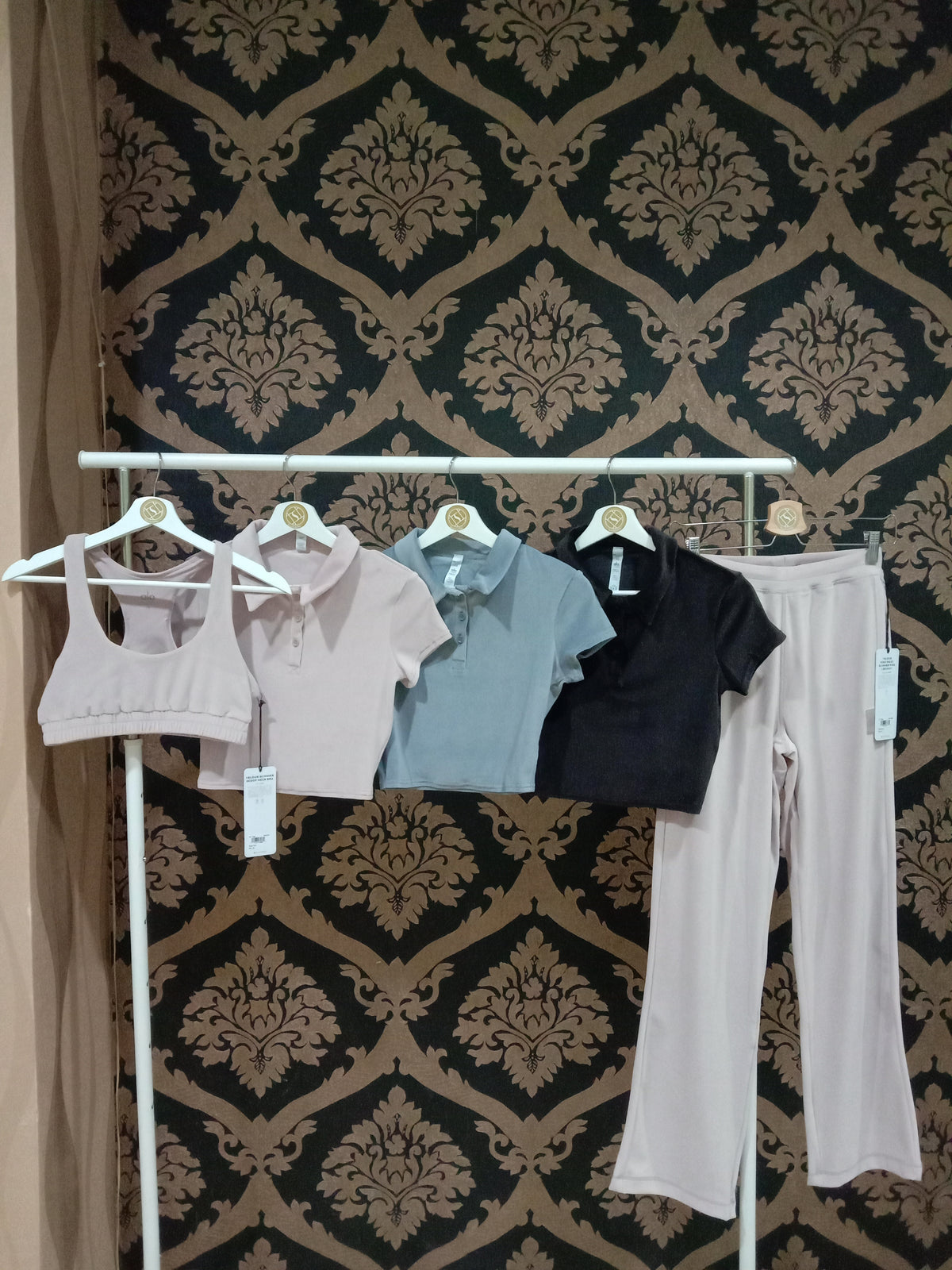 Alo Yoga SMALL Velour Glimmer Scoop Neck Bra - Dusty Pink