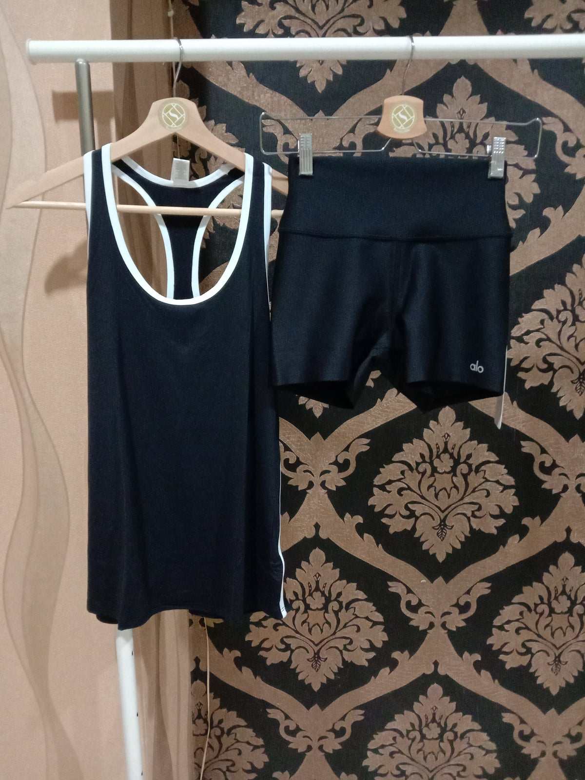 Tangki Alo Yoga XS Ivy League - Hitam/Putih