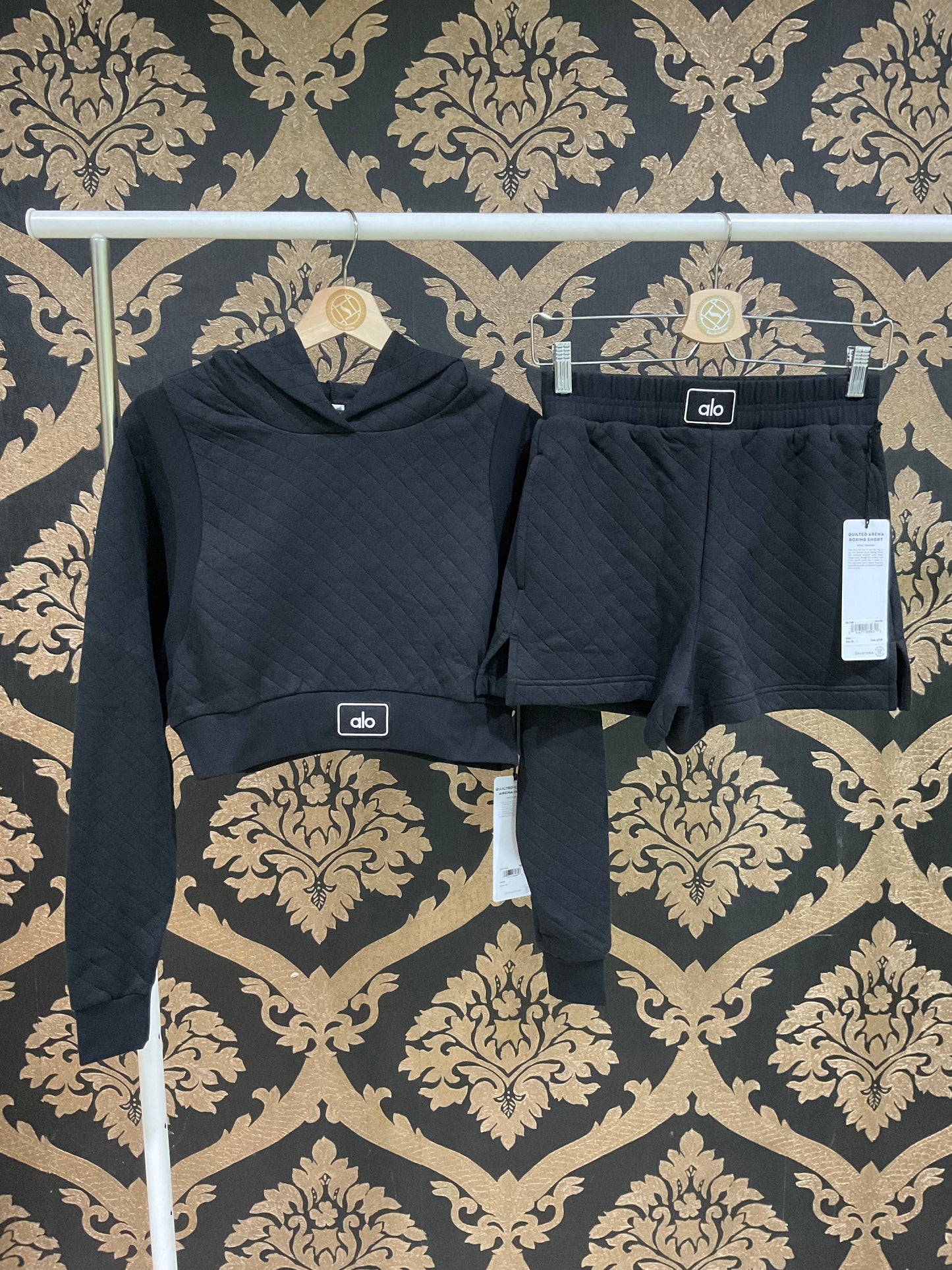 Alo Yoga XS Celana Tinju Arena Berlapis - Hitam