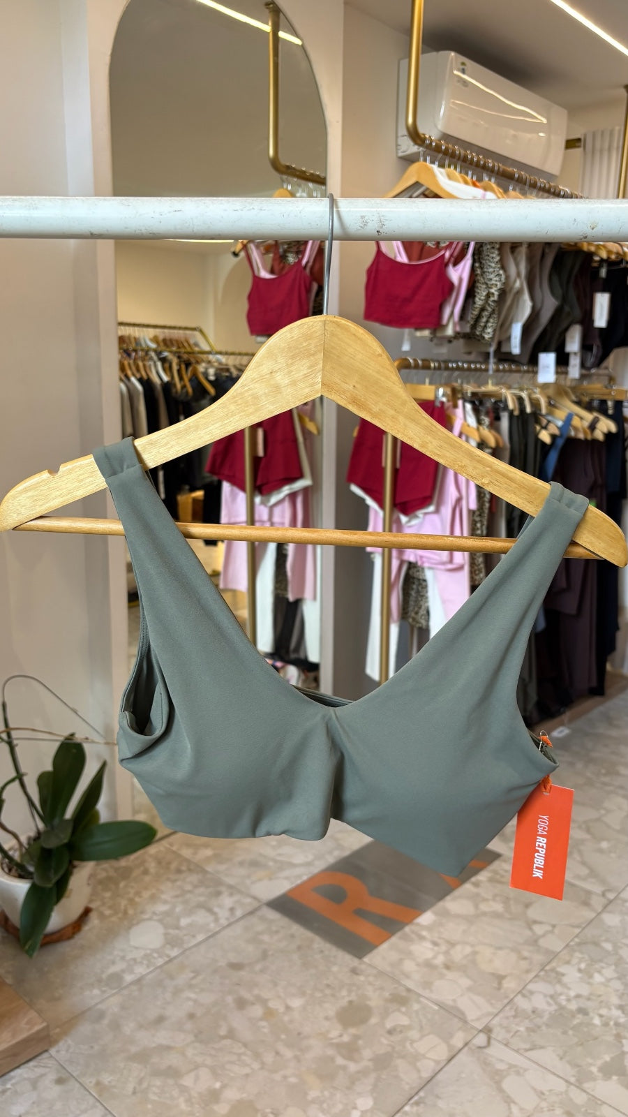 Rok Tenis Aces KECIL Alo Yoga - Limun Stroberi