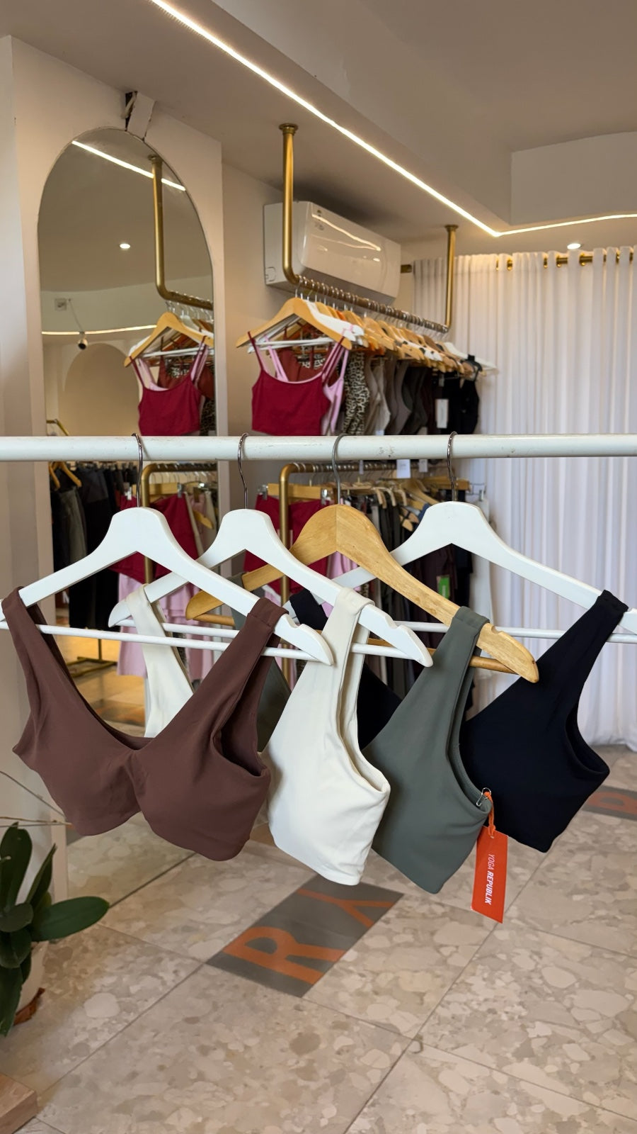 Rok Tenis Aces KECIL Alo Yoga - Limun Stroberi