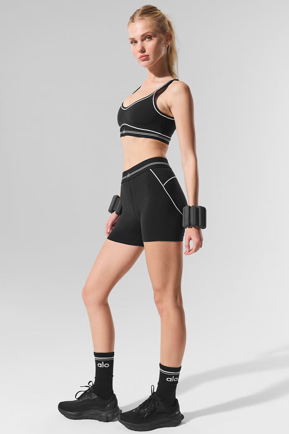 Alo Yoga XS 7'' Biker Pinggang Tinggi Pendek - Hitam