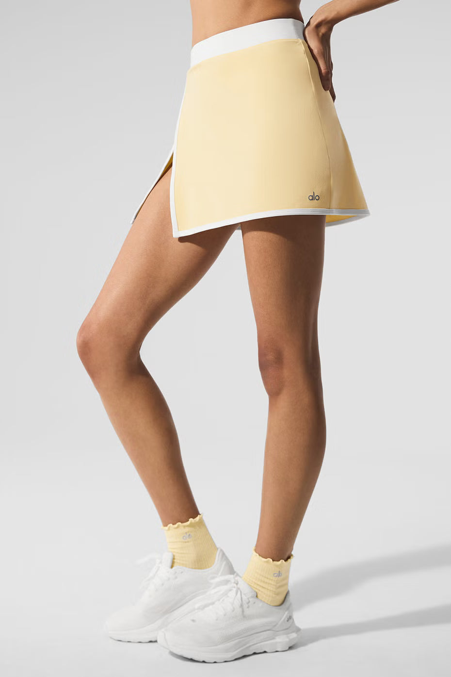 Alo Yoga SMALL Airbrush Steamlined Skirt - Warm Butter/White