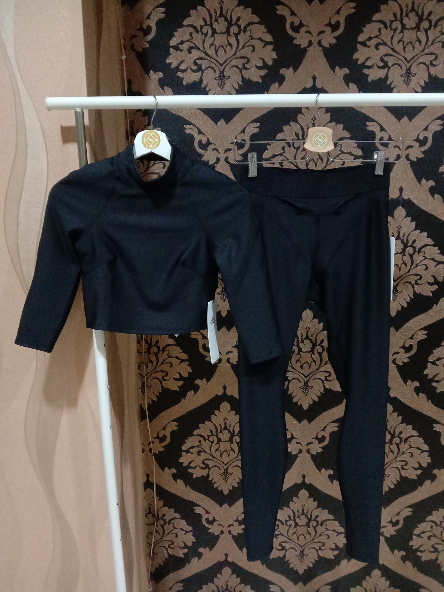 Alo Yoga Archer Fitted Long Sleeve