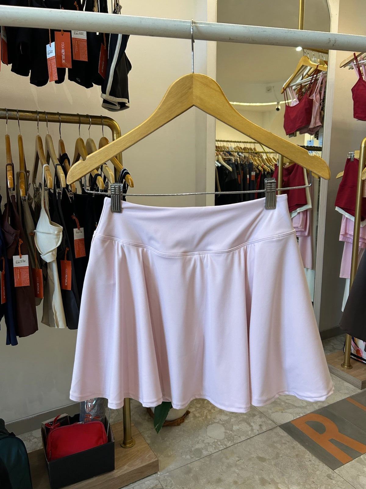 Rok Tenis Aces KECIL Alo Yoga - Limun Stroberi