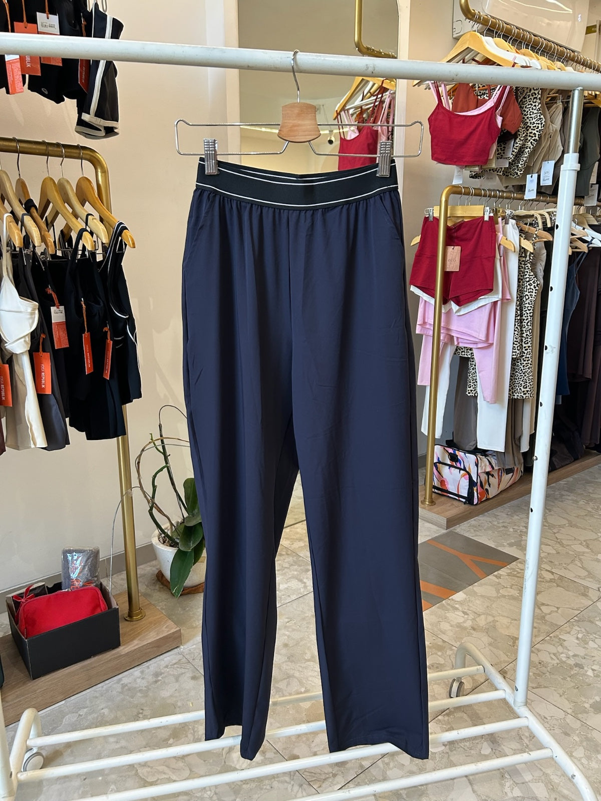 Rok Tenis Aces KECIL Alo Yoga - Limun Stroberi