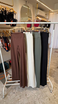 Rok Tenis Aces KECIL Alo Yoga - Limun Stroberi