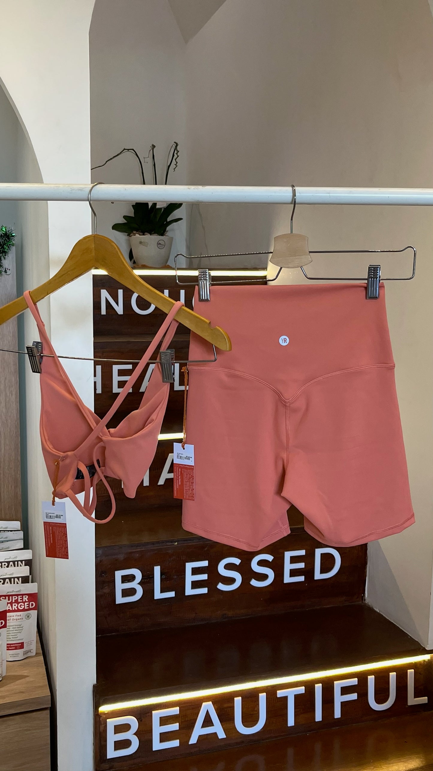 Rok Tenis Aces KECIL Alo Yoga - Limun Stroberi