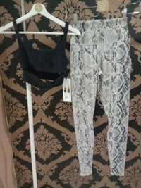 Alo Yoga SMALL Slit Bra - Black