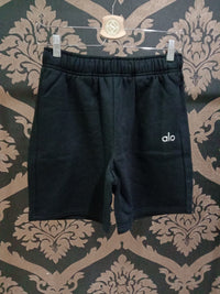 Alo Yoga XXS Accolade Keringat Pendek - Hitam