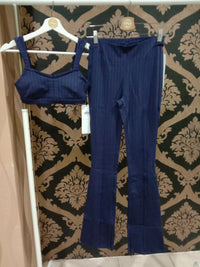 Alo Yoga Pinstripe Jacquard Captivate Bra - True Navy/Black