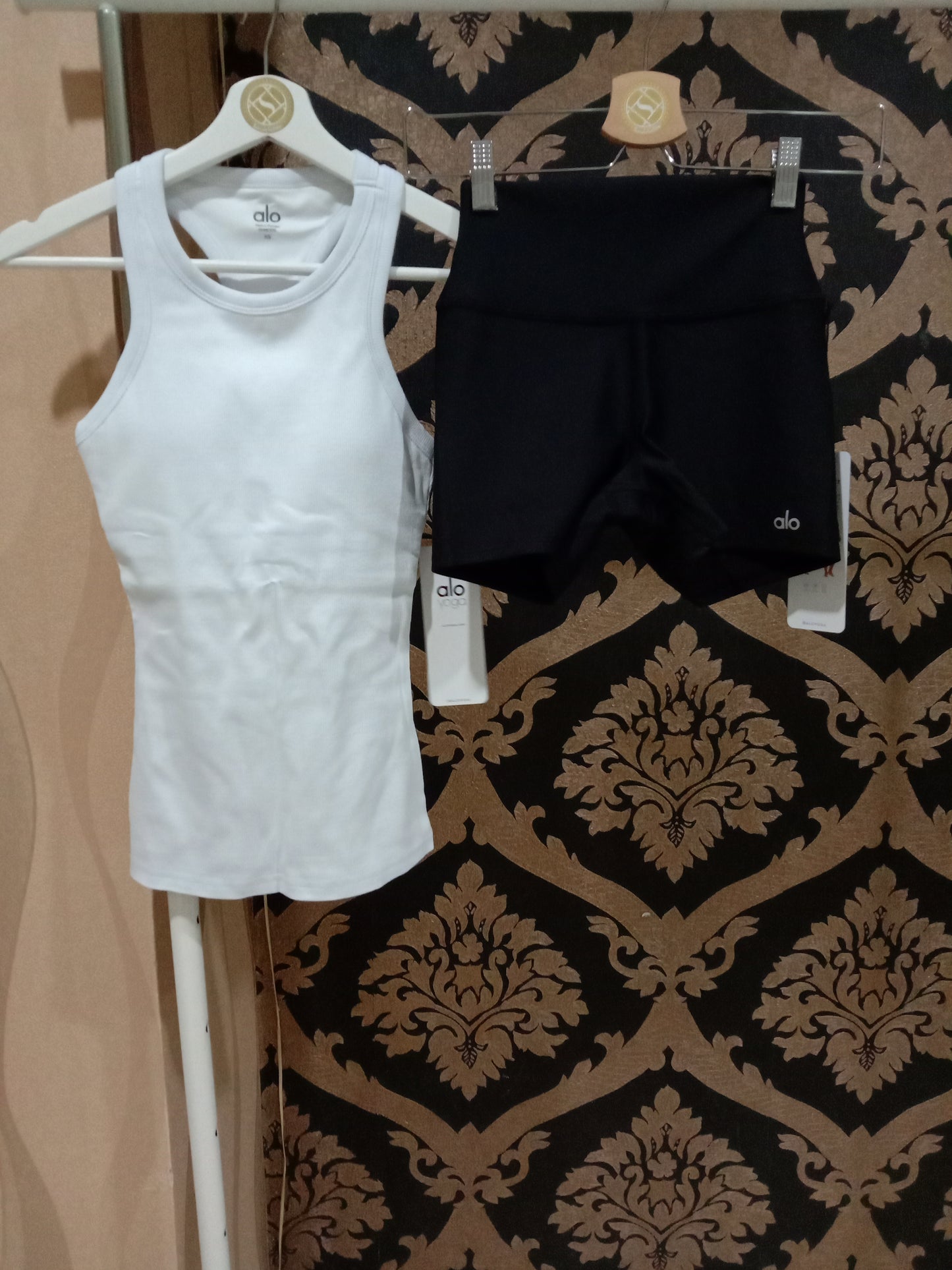 Alo Yoga XS High-Waist Airlift Short - Black