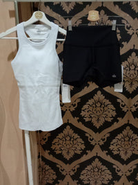 Alo Yoga XS Airlift Pinggang Tinggi Pendek - Hitam