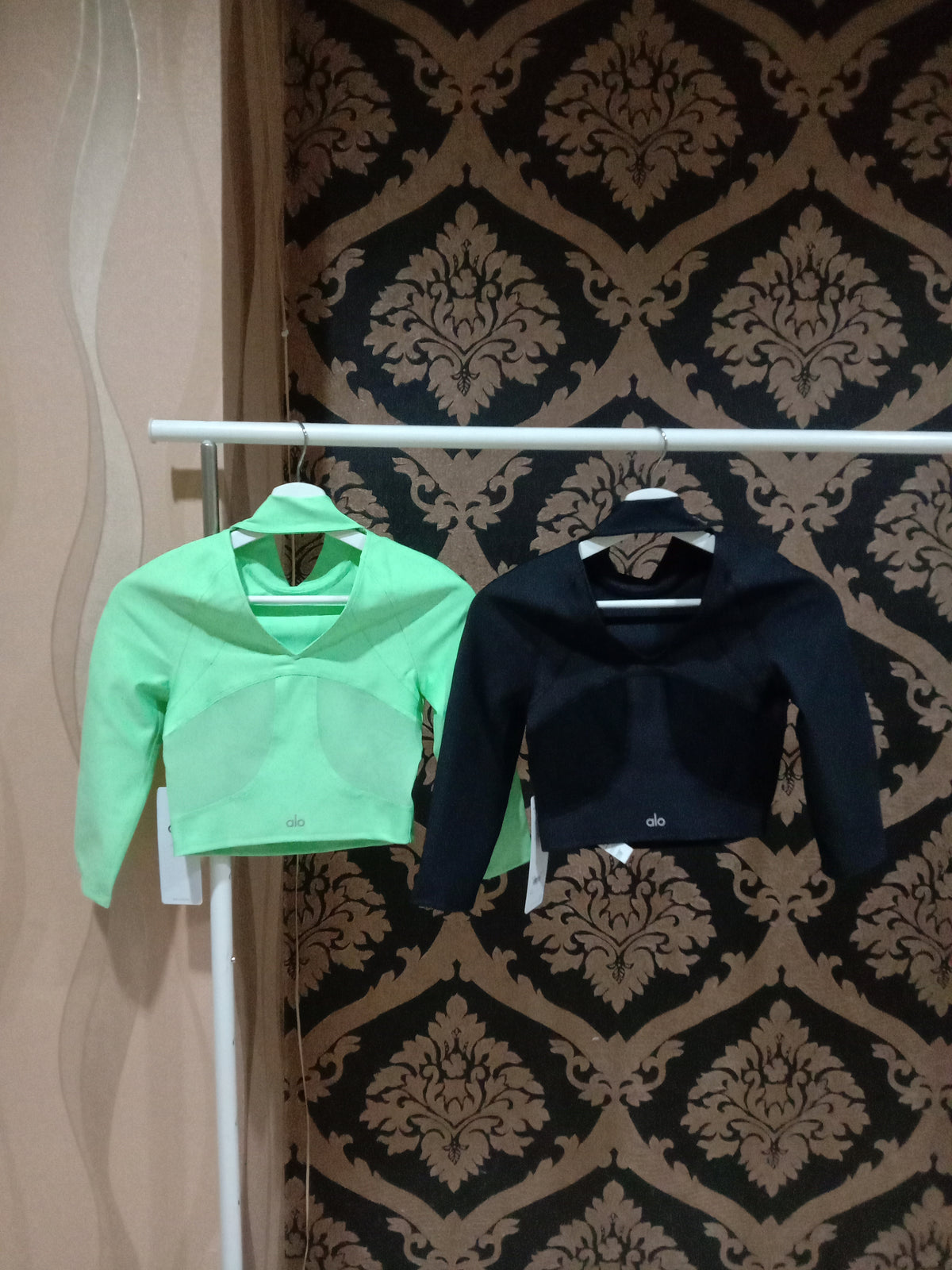 Alo Yoga Archer Fitted Long Sleeve