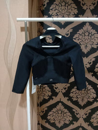 Alo Yoga XS Archer Dilengkapi Lengan Panjang - Hitam