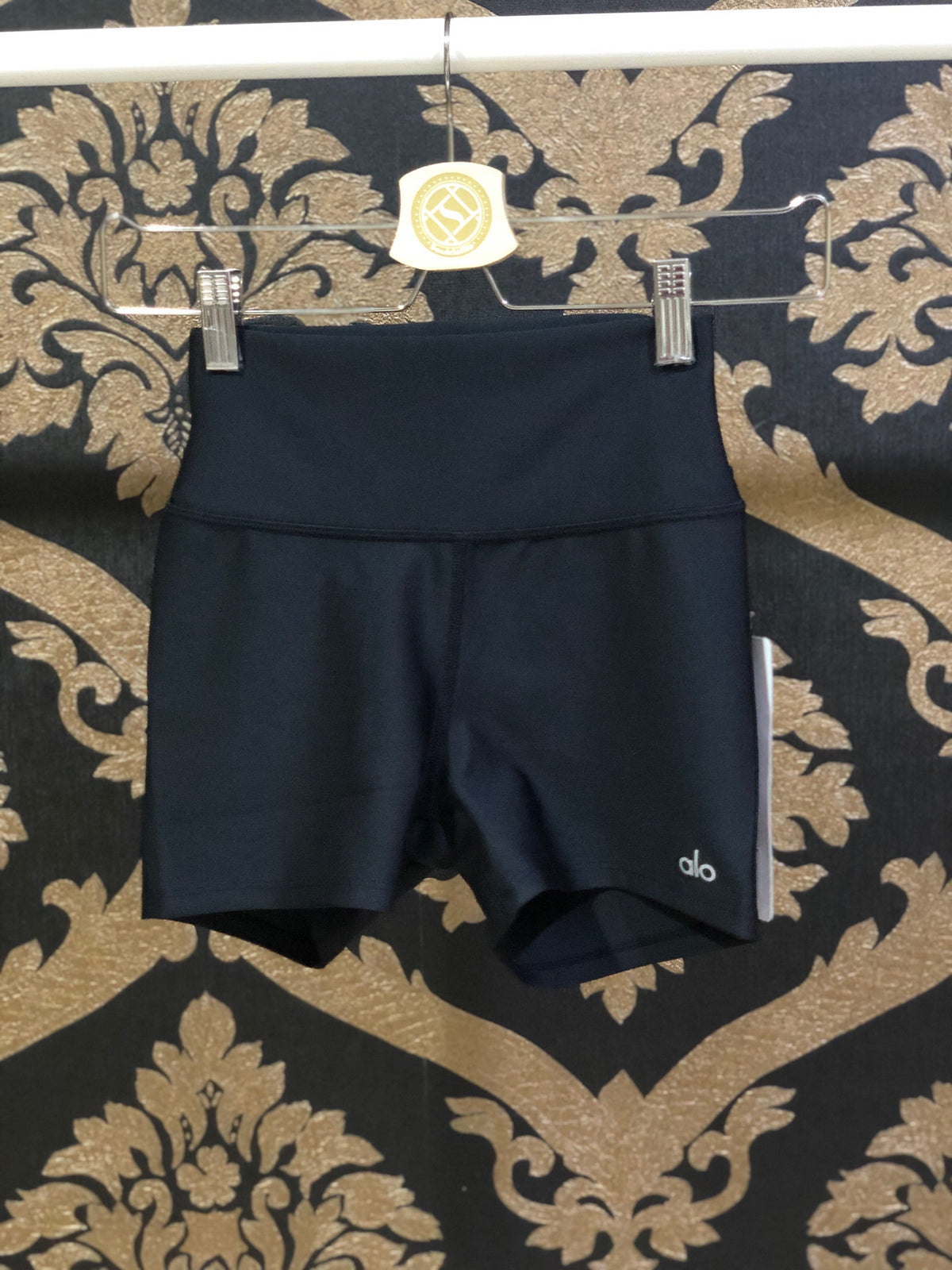 Alo Yoga XS Airlift Pinggang Tinggi Pendek - Hitam