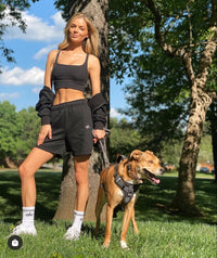 Alo Yoga XXS Accolade Keringat Pendek - Hitam